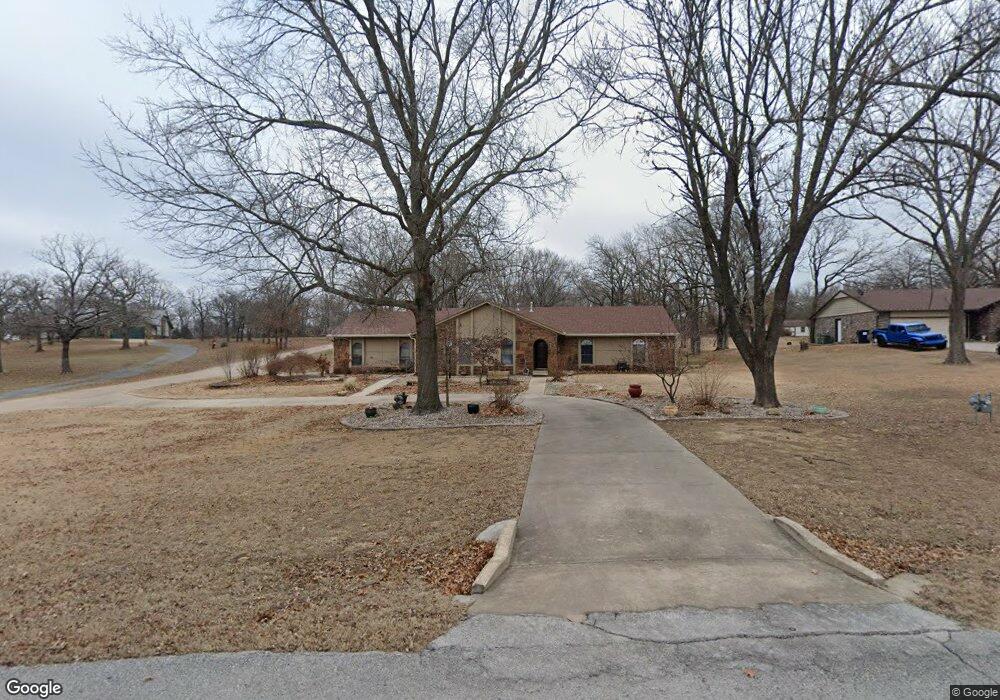 831 Laurel Oaks Cir, Sapulpa, OK 74066 - photo 1