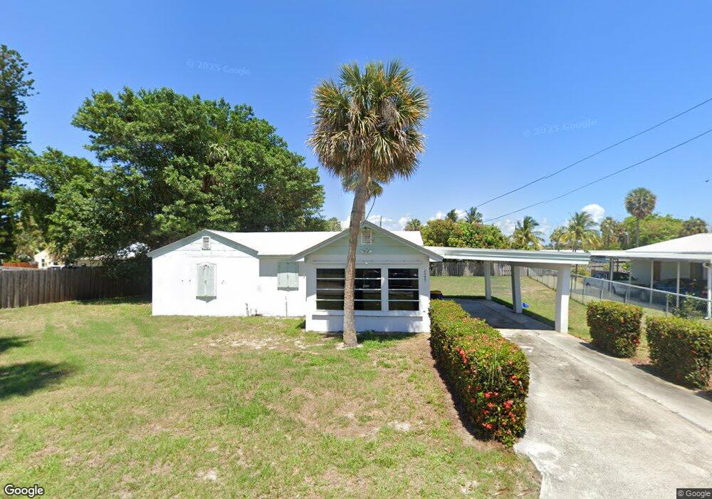 2595 NE Hickory Ave, Jensen Beach, FL 34957 - photo 1