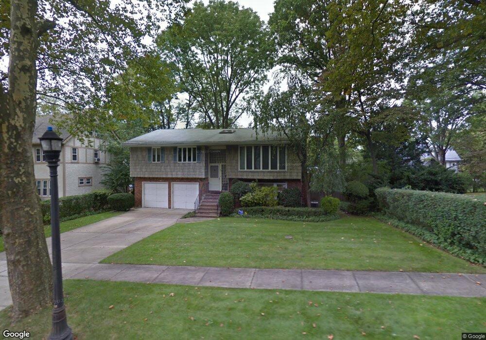 177 Hill Park Ave, Great Neck, NY 11021 - photo 1