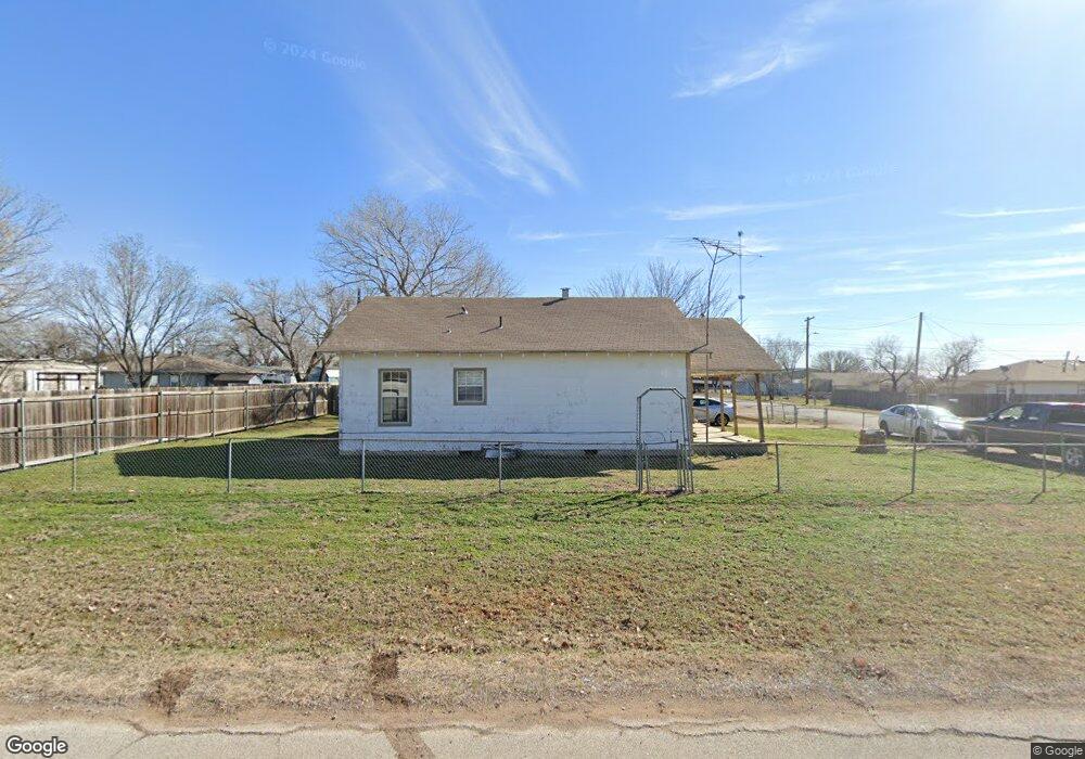 511 NW Locust Ave, Cache, OK 73527 - photo 1