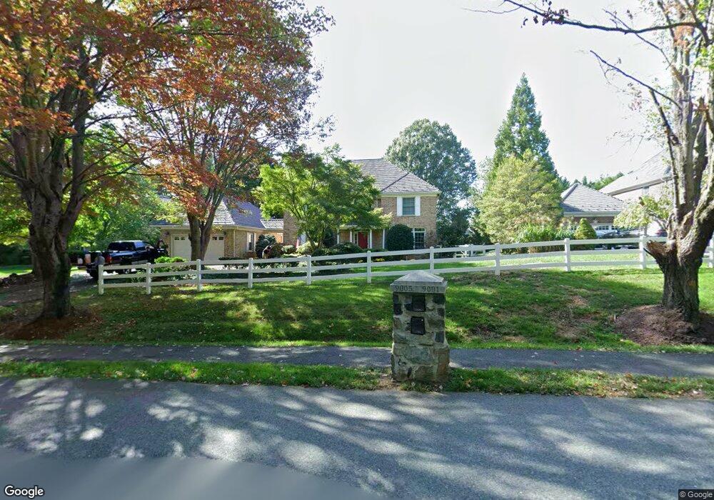 9005 Holly Leaf Ln, Bethesda, MD 20817 - photo 1