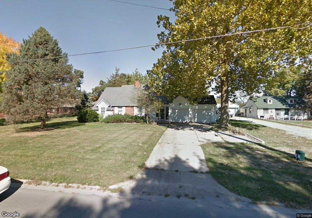 1210 N 4th Ave W, Newton, IA 50208 - photo 1