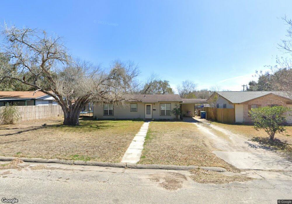 1200 E Hutchinson St, Beeville, TX 78102 - photo 1