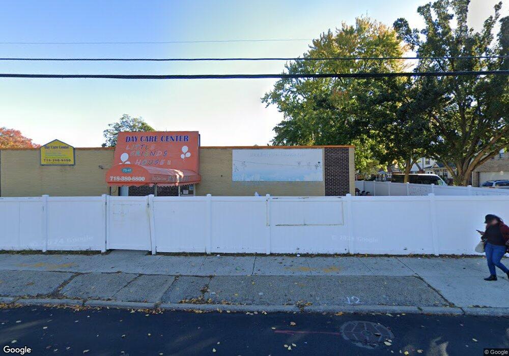 7615 164th St, Flushing, NY 11366 - photo 1