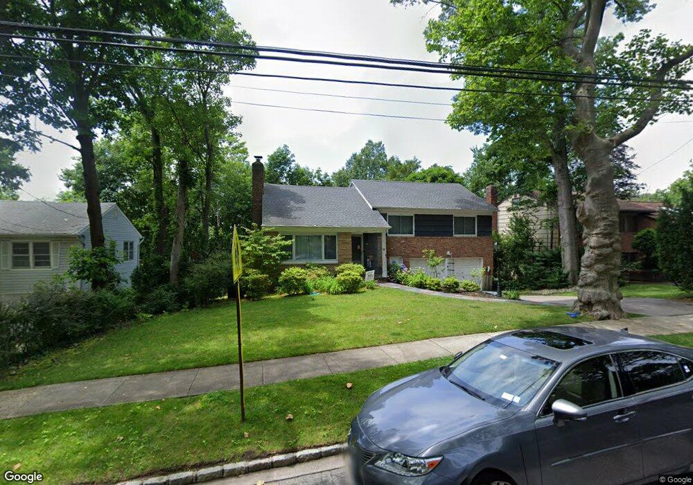 92 Hampshire Rd, Great Neck, NY 11023 - photo 1