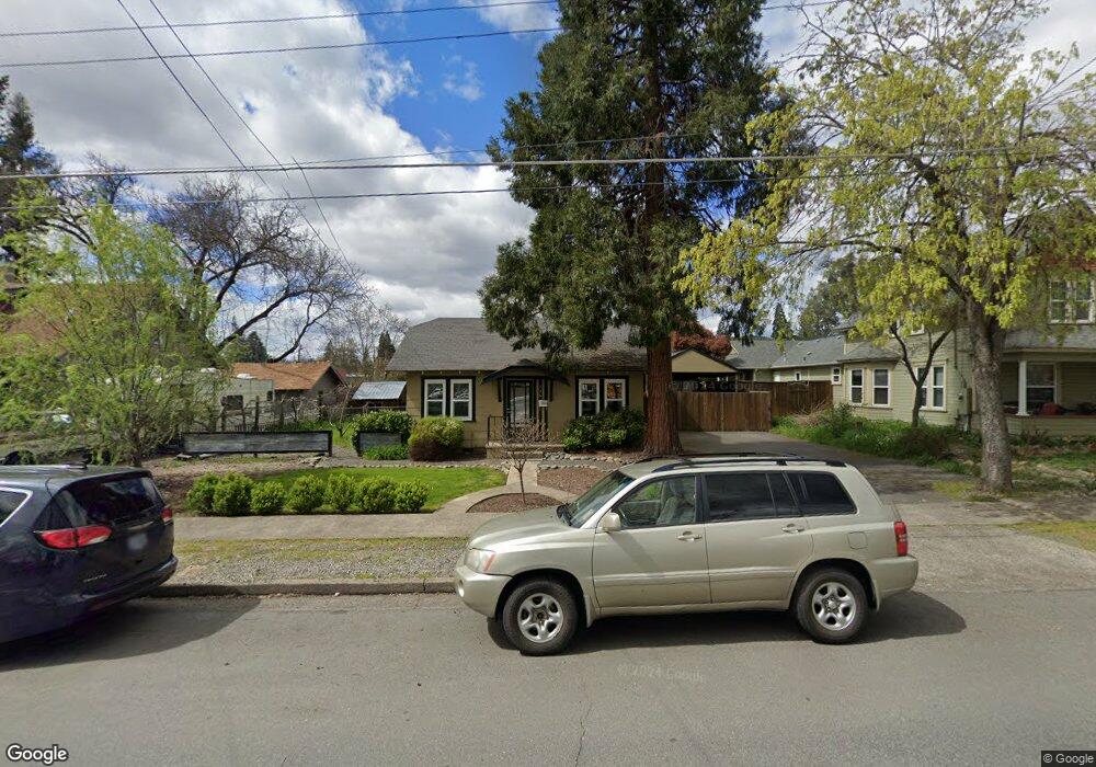 736 NE 8th St, Grants Pass, OR 97526 - photo 1