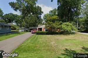 2110 Pontiac Dr, Sylvan Lake, MI 48320
