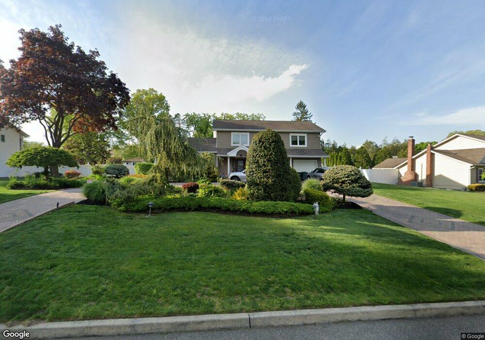 19 Delmar Ln, ComMacK, NY 11725 - photo 1