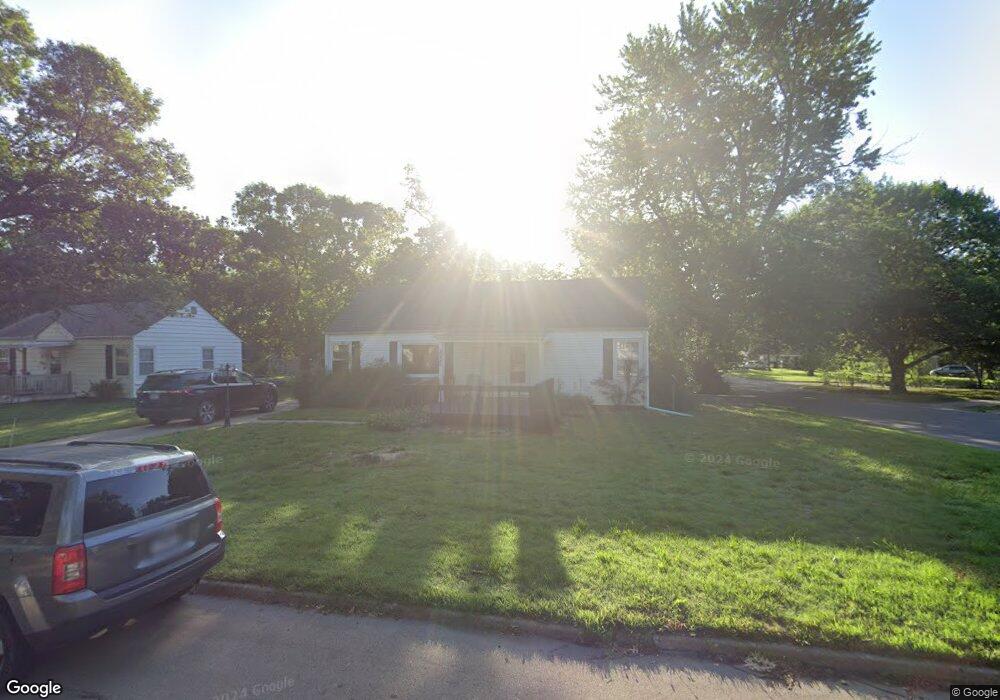 2226 SW Seabrook Ave, Topeka, KS 66614 - photo 1