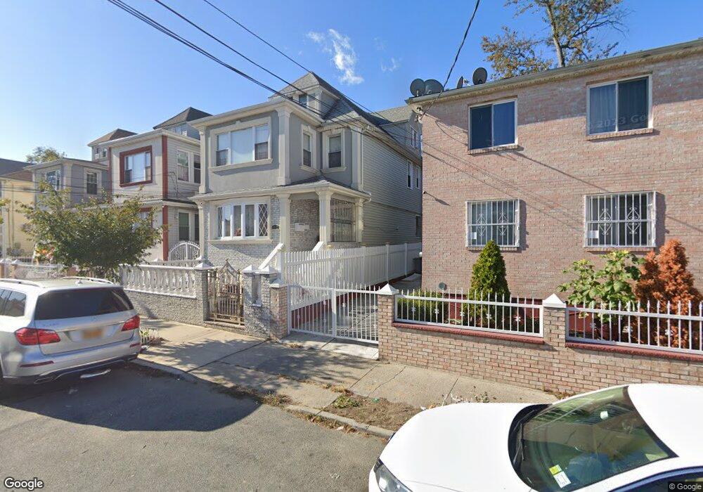 10712 164th St, Jamaica, NY 11433 - photo 1