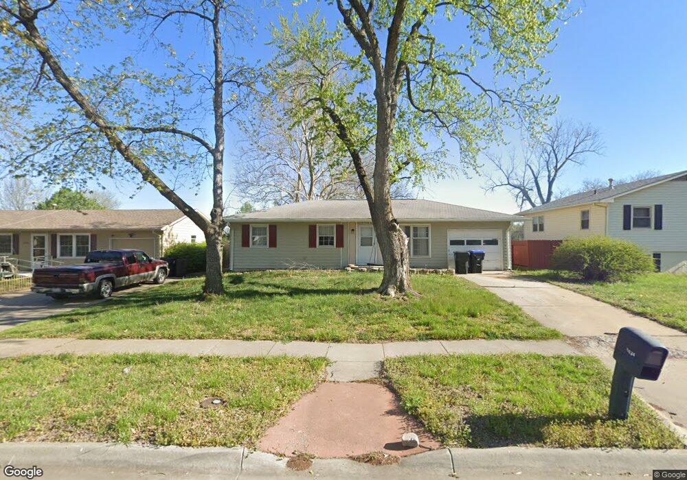 5024 SW 31st St, Topeka, KS 66614 - photo 1