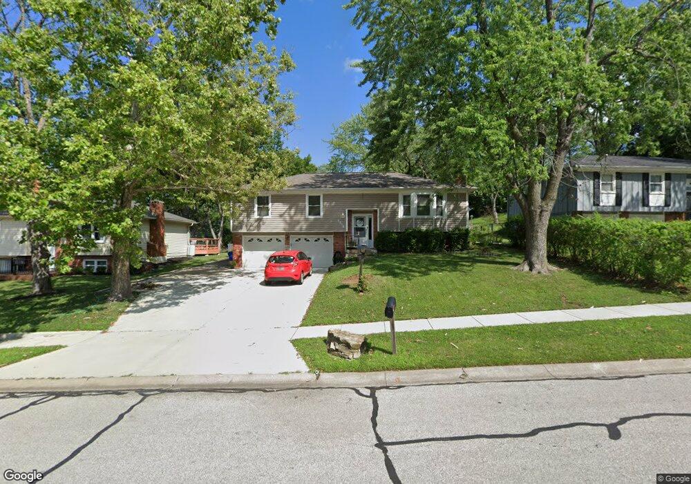 5215 Farley Ln, Shawnee, KS 66203 - photo 1