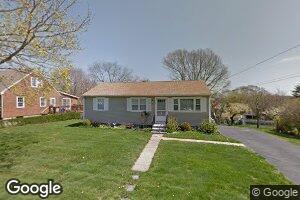 8 Villa Ave, Bristol, RI 02809