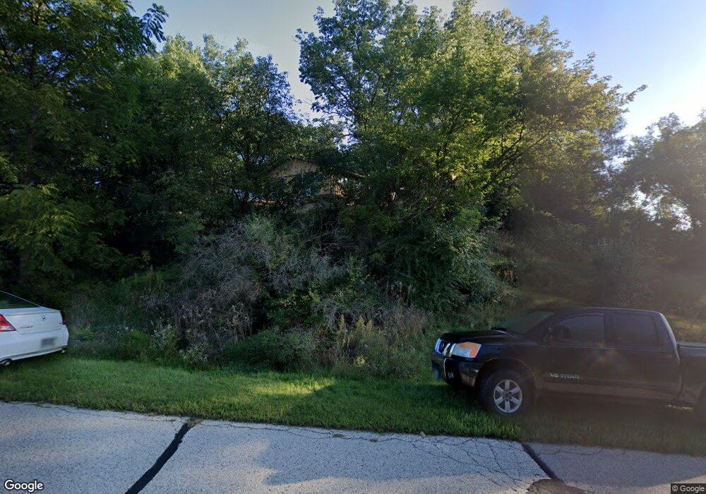 S15W32094 High Meadow Cir, Delafield, WI 53018 - photo 1