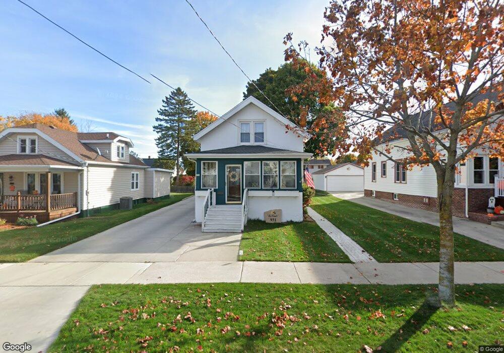 931 N 9th St, Manitowoc, WI 54220 - photo 1