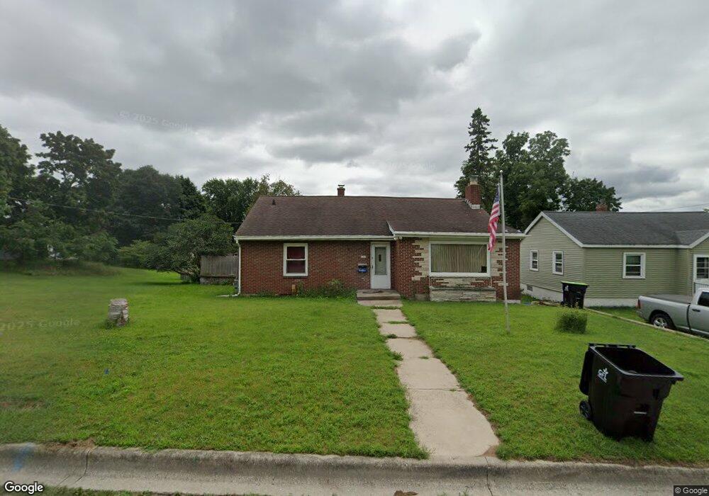 2305 11th Ave, Menominee, MI 49858 - photo 1