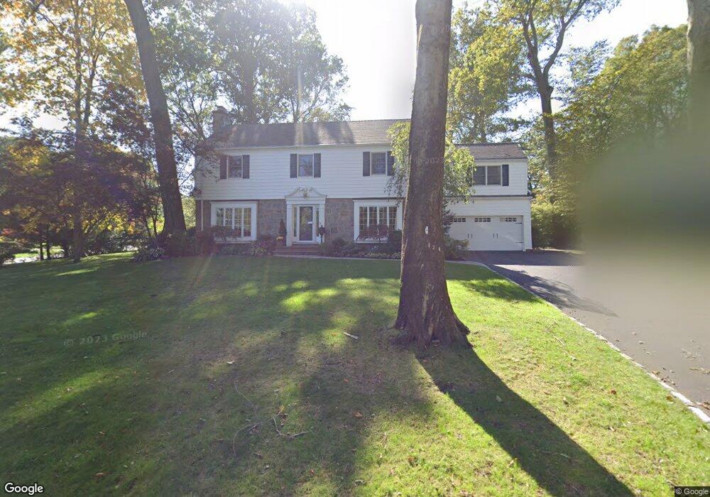 124 Dartmouth Rd, Manhasset, NY 11030 - photo 1