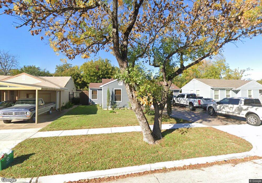 1014 SW 5th St, Grand Prairie, TX 75051 - photo 1