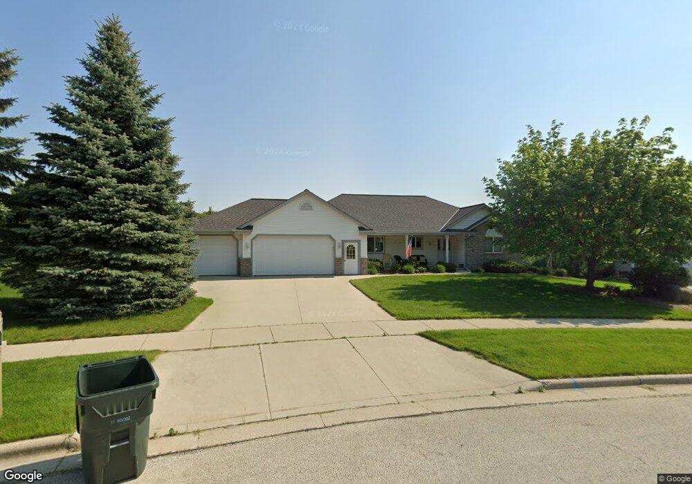 1419 Villa Park Ct, West Bend, WI 53090 - photo 1
