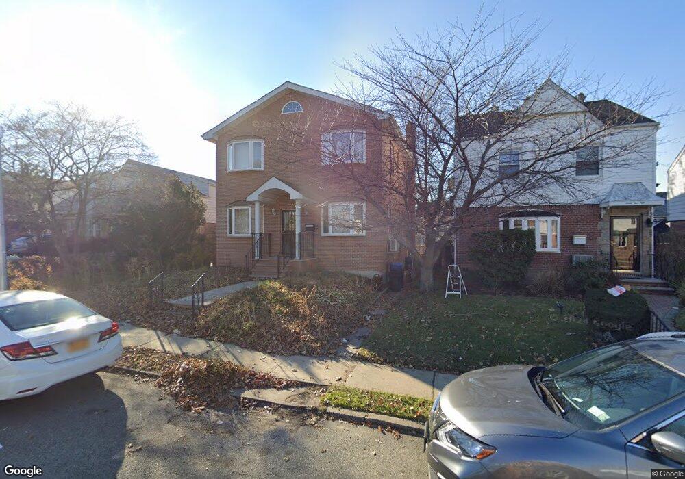 7654 175th St, Fresh Meadows, NY 11366 - photo 1