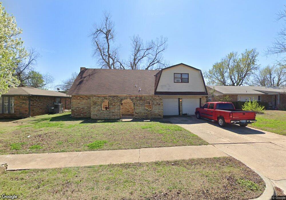 924 NE 5th St, Moore, OK 73160 - photo 1