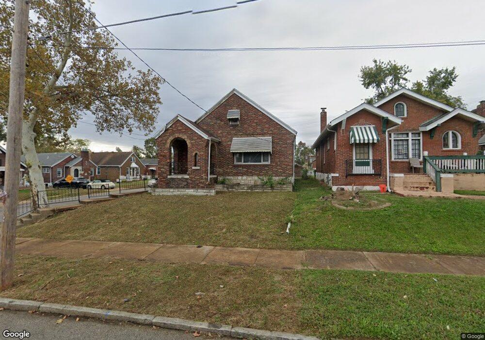 4060 Cora Ave, Saint Louis, MO 63115 - photo 1