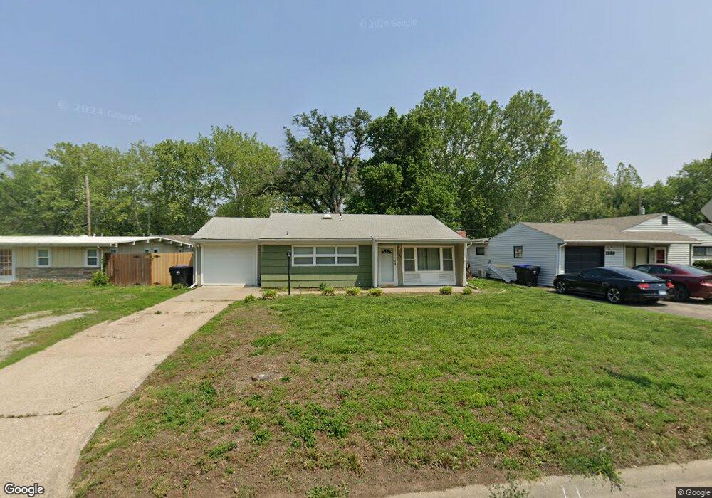 1540 SW Shunga Dr, Topeka, KS 66611 - photo 1