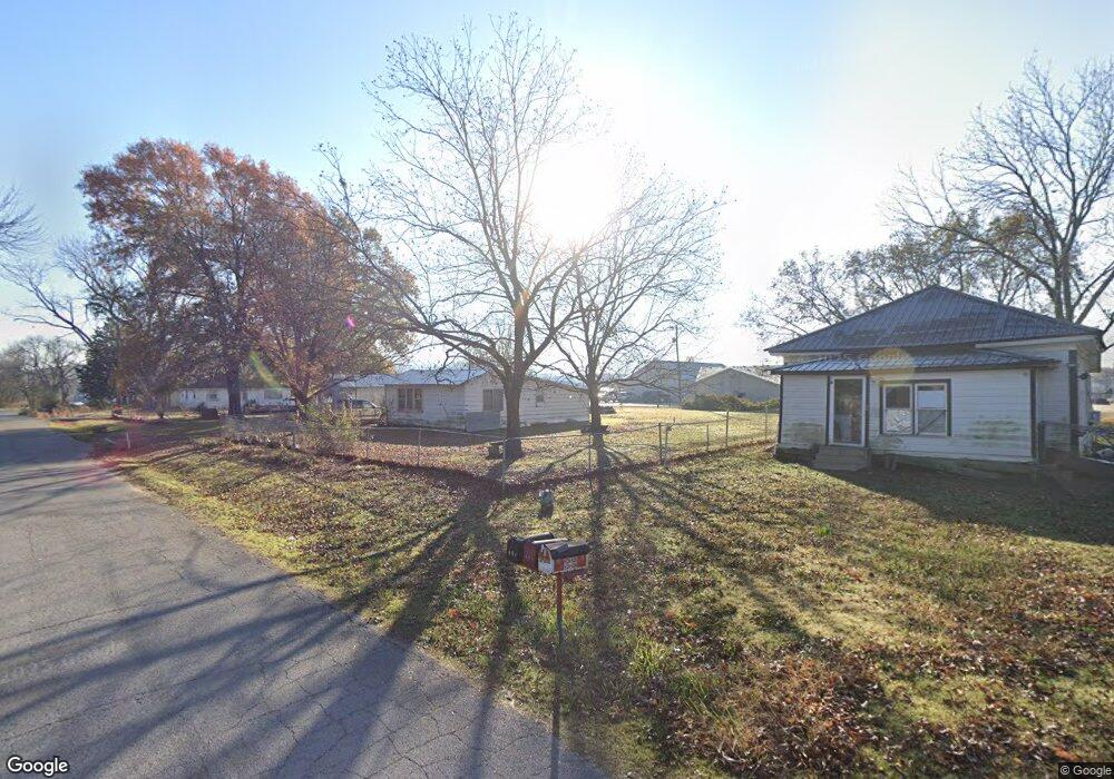 407 E Division St, Henryetta, OK 74437 - photo 1