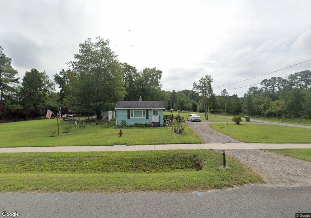 610 E Magnolia Ave, West Point, VA 23181 - photo 1