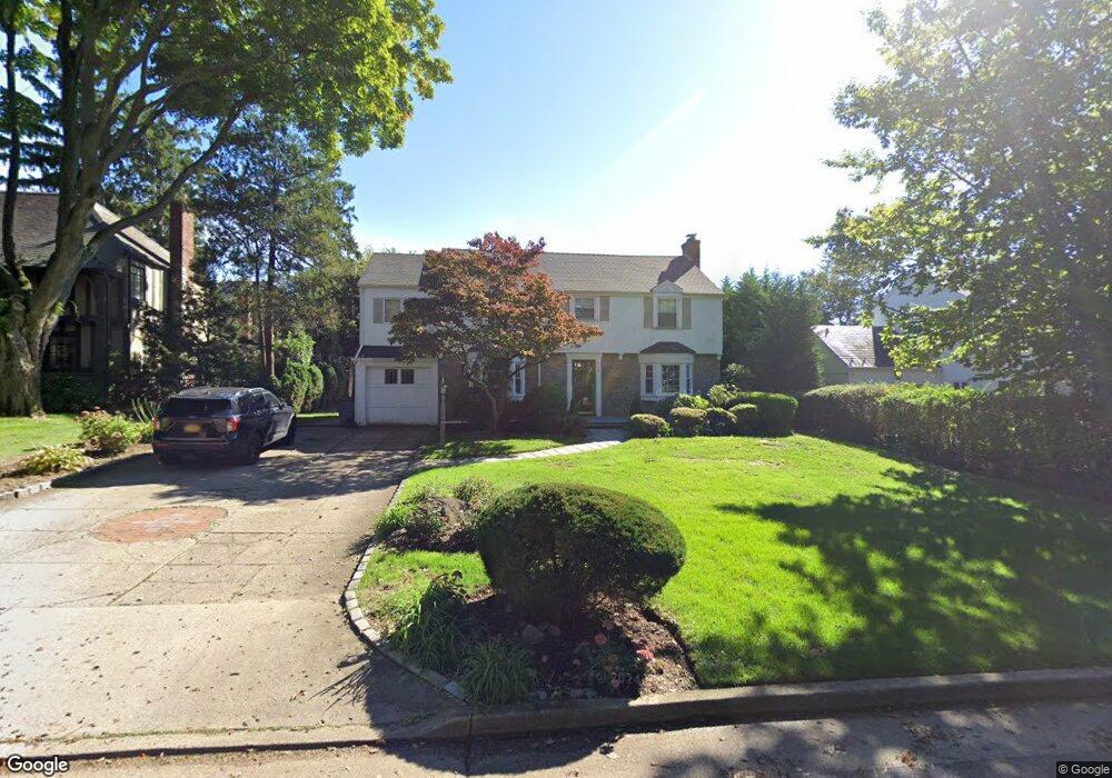 138 Community Dr, Manhasset, NY 11030 - photo 1