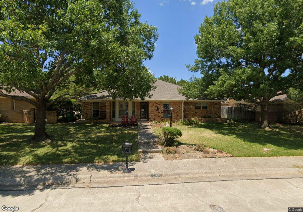 1913 Woodlawn Ct, Gainesville, TX 76240 - photo 1