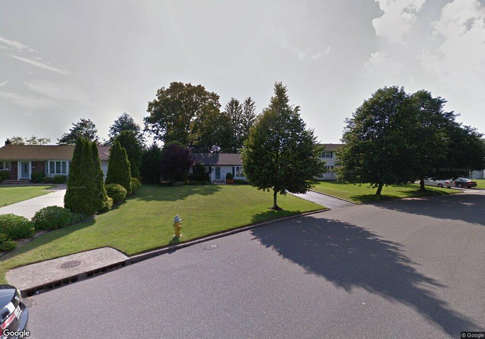 18 Walter Ct, ComMacK, NY 11725 - photo 1