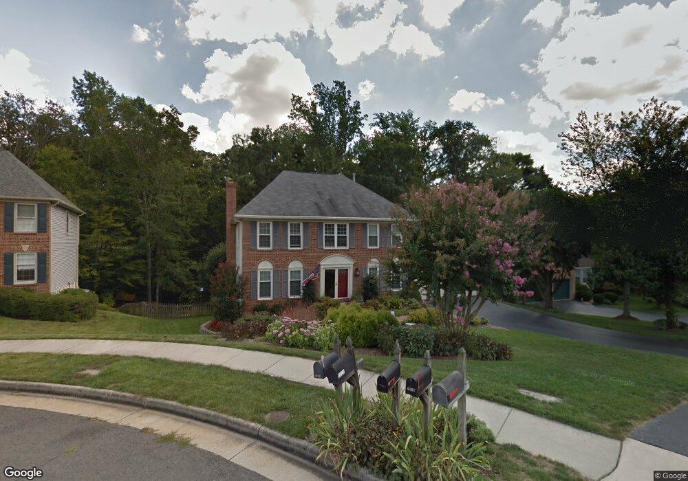 7819 Windy Point Ct, Springfield, VA 22153 - photo 1