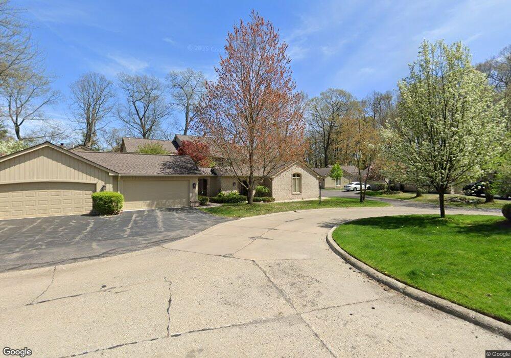 1326 Forestglen Ct, Bloomfield Hills, MI 48304 - photo 1