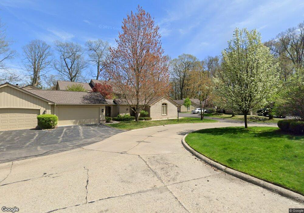 1324 Forestglen Ct, Bloomfield Hills, MI 48304 - photo 1