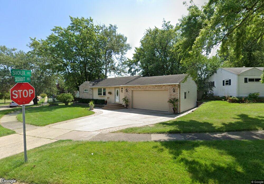 2431 Sequoit Rd, Waukegan, IL 60087 - photo 1