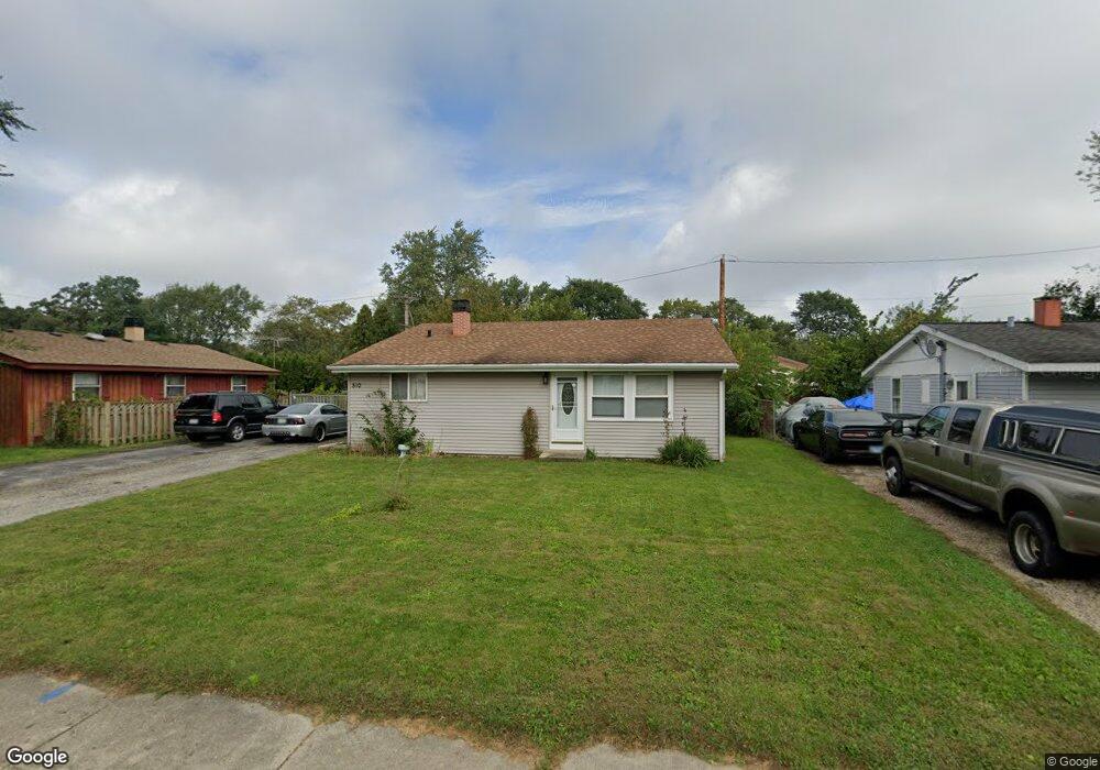 510 Apache Ave, Carpentersville, IL 60110 - photo 1