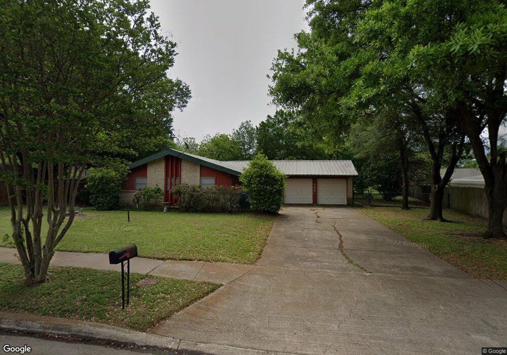 702 Casa Linda St, Ennis, TX 75119 - photo 1
