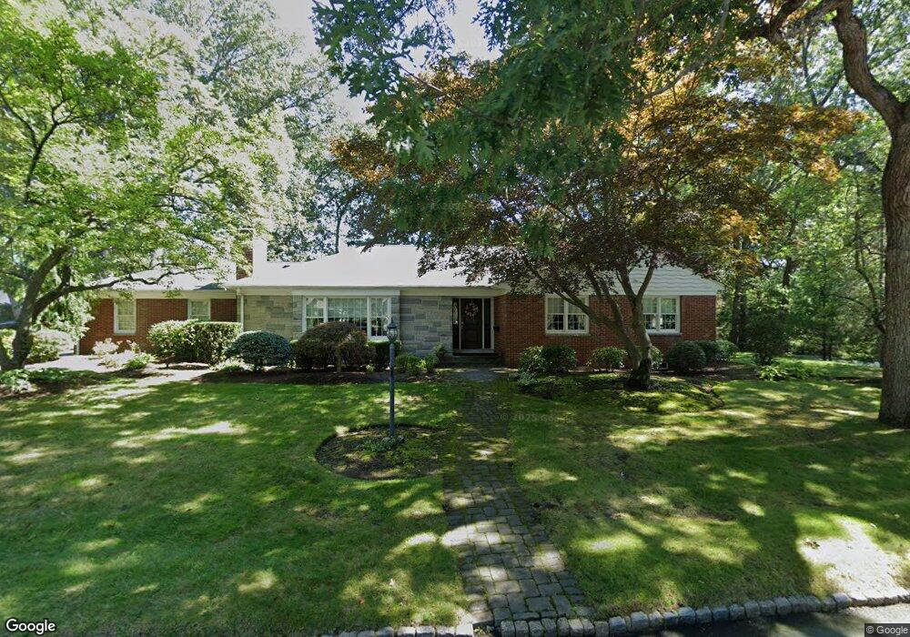 386 Meshanticut Valley Pkwy, Cranston, RI 02920 - photo 1