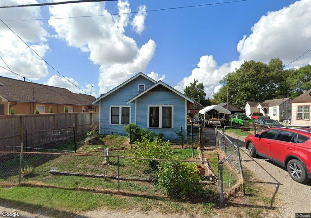 320 Melbourne St, Houston, TX 77022 - photo 1