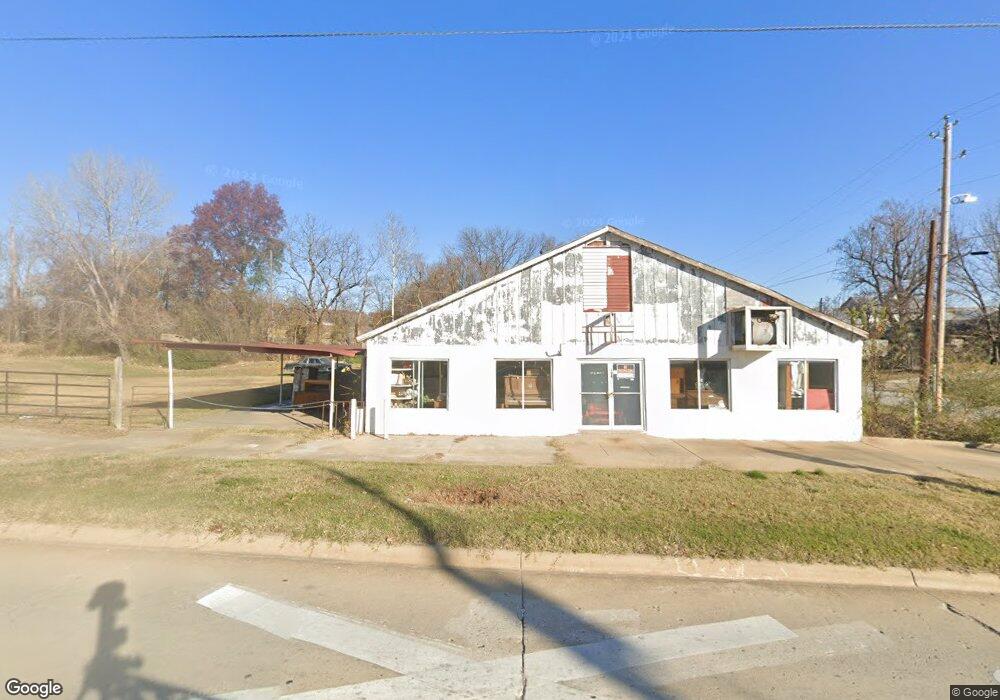 124 E Main St, Henryetta, OK 74437 - photo 1