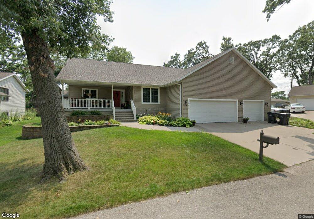 2357 Ryan Ln NE, Cedar Rapids, IA 52402 - photo 1