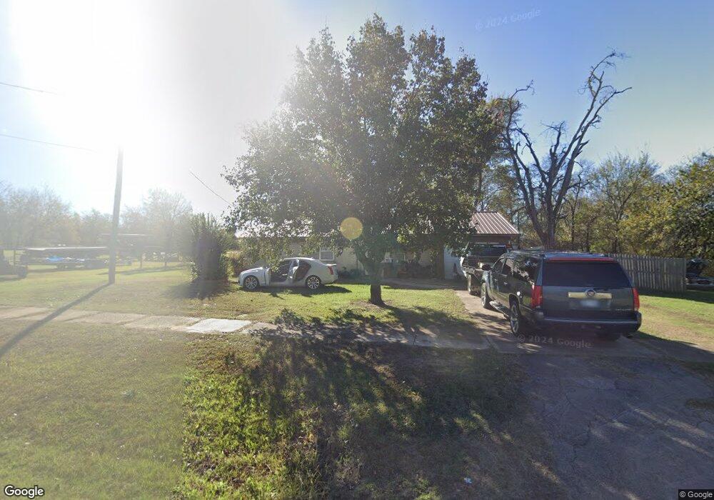 1303 W Main St, Hugo, OK 74743 - photo 1