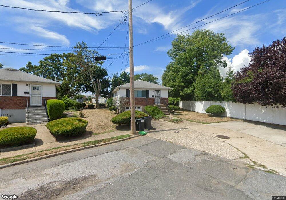 561 Bayview Ave, Cedarhurst, NY 11516 - photo 1