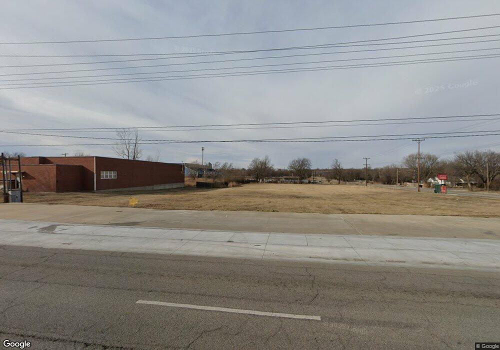 5492 N Peoria Ave, Tulsa, OK 74126 - photo 1