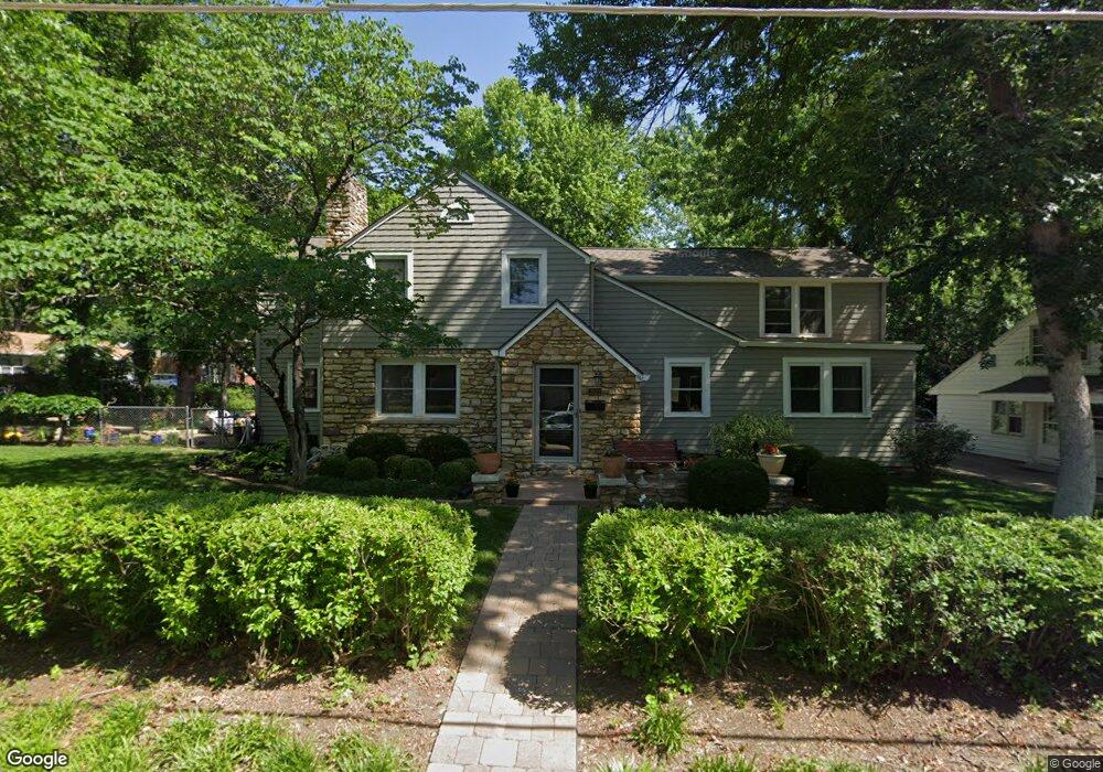 2322 SW 20th St, Topeka, KS 66604 - photo 1