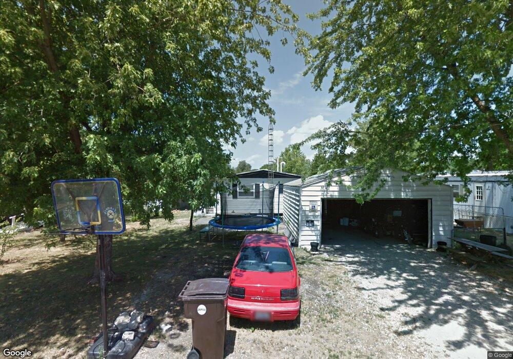 122 S Marnico Ln, Jacksonville, IL 62650 - photo 1