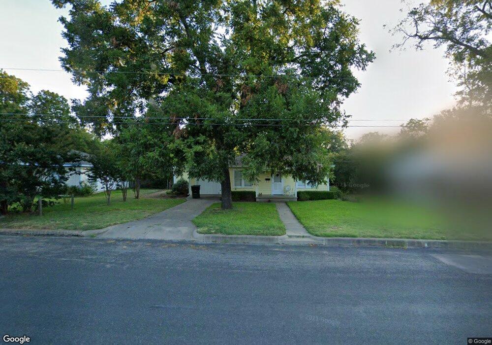 110 W Burbank St, Fredericksburg, TX 78624 - photo 1