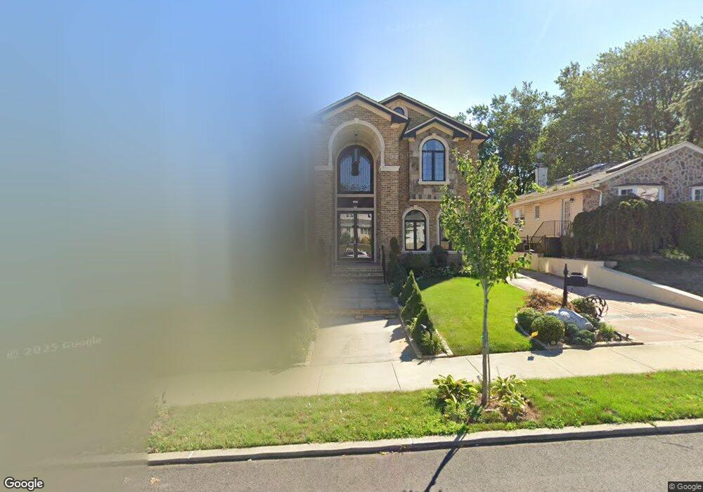 6922 266th St, Glen Oaks, NY 11004 - photo 1