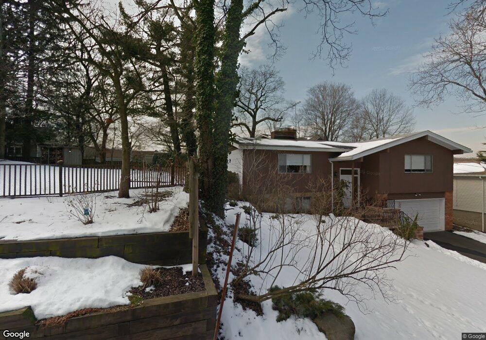 80 Virginia Dr, Manhasset, NY 11030 - photo 1